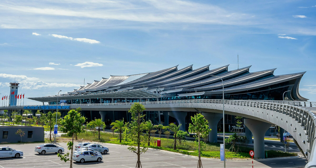 Sân bay nằm ở vị trí chiến lược cho sự phát triển kinh tế, văn hóa, du lịch của Huế và khu vực miền Bắc, miền Trung Việt Nam